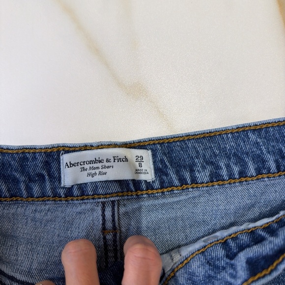Abercrombie & Fitch “The mom short” high rise - Picture 5 of 5